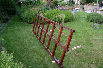 La cration et construction d'une terrasse en bois - Les cadres latraux   4 